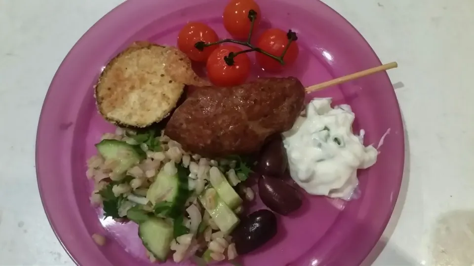 Toddler dinner. 
Beef kofta, barley, cucumber and parsley salad, roasted vine tomatoes, crumbled eggplant, olives and mint and chive yoghurt dipping sauce.
#din|Kira Sさん