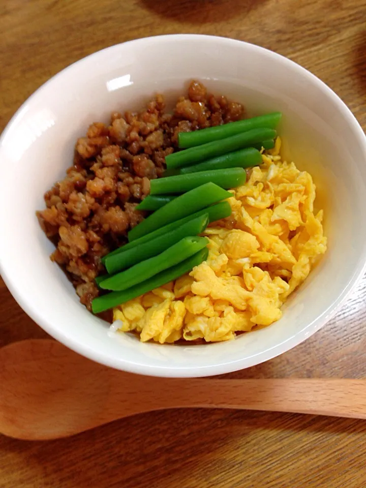 そぼろ丼|なんなんさん