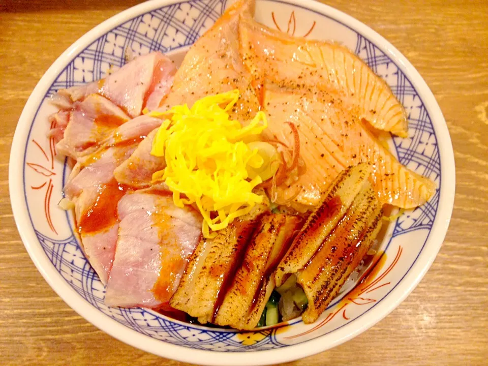 三色炙り丼730円也|秋山知隆さん