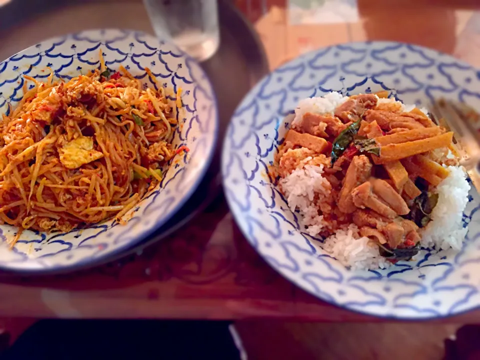 タイの焼きそばとレッドカレーライス。|あーいー🍚さん