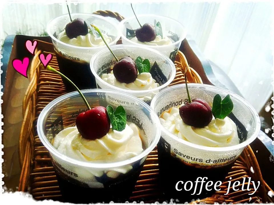 本日のデザート❤イナアガーでコーヒーゼリー🌟
マスカルポーネと生クリーム半々でホイップしたら大好評でした🐰|まゆさん