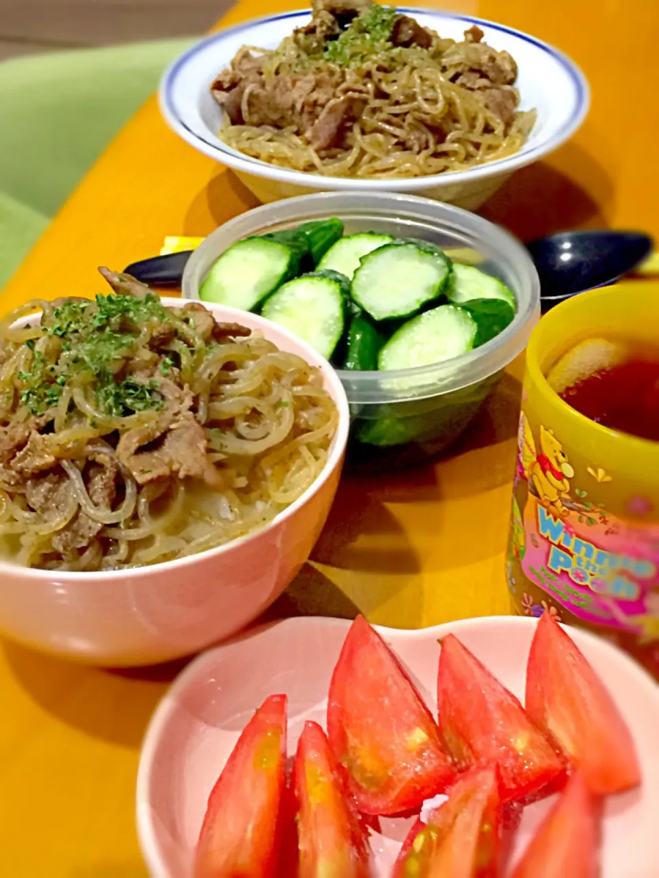 🐮牛すき焼き丼 胡瓜の浅漬け  冷やしトマト🍅  ブラックベリー酒(liquor)|ch＊K*∀o(^^*)♪さん