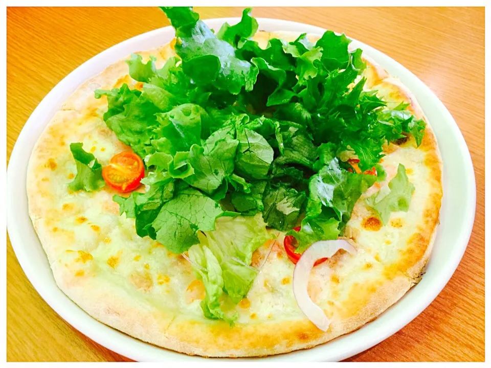 Angelina pizza topping with salad|Mariadeenahさん