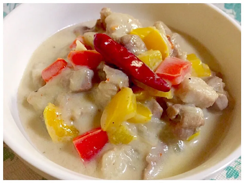 Spicy Pork sauteed with bell pepper in coconut milk|Mariadeenahさん