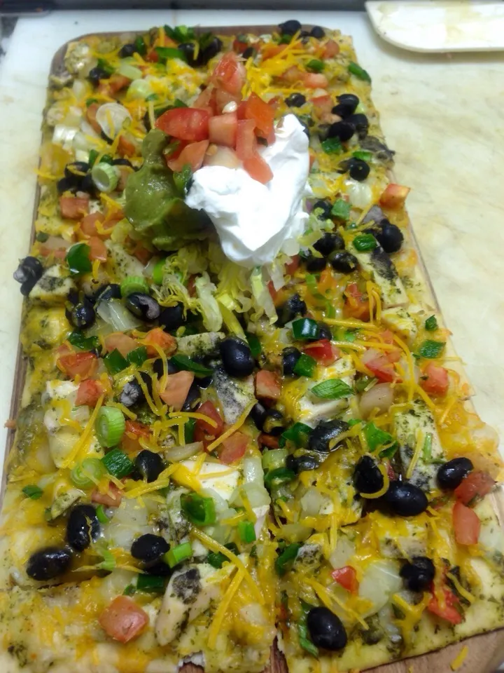 Fiesta Flat Bread with cilantro pesto, chicken and black beans|peggy waldonさん