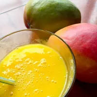 Snapdishの料理写真:Homemade mango smoothie|Ritsuko Rogersさん