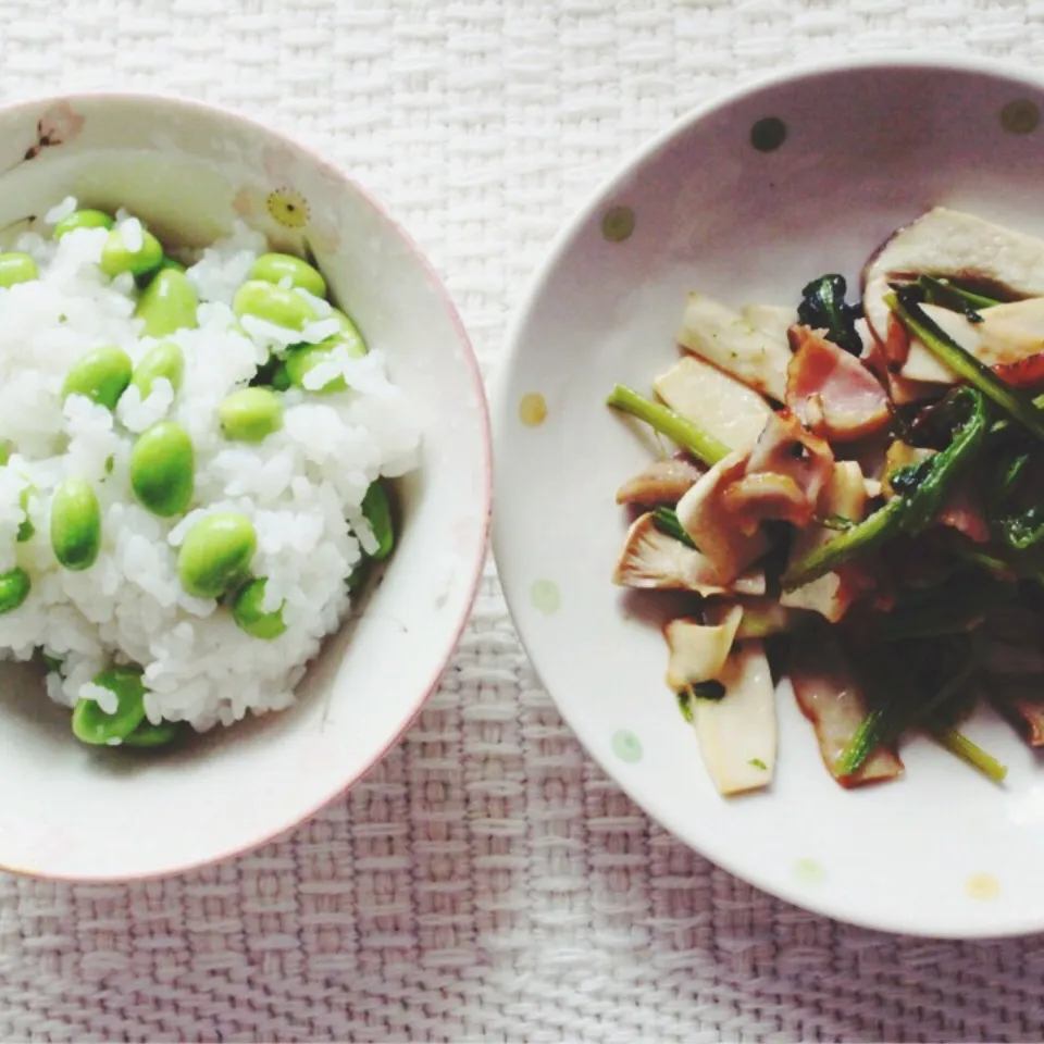 Snapdishの料理写真:枝豆ご飯と炒め物 簡単朝ごはん|SHIORIさん