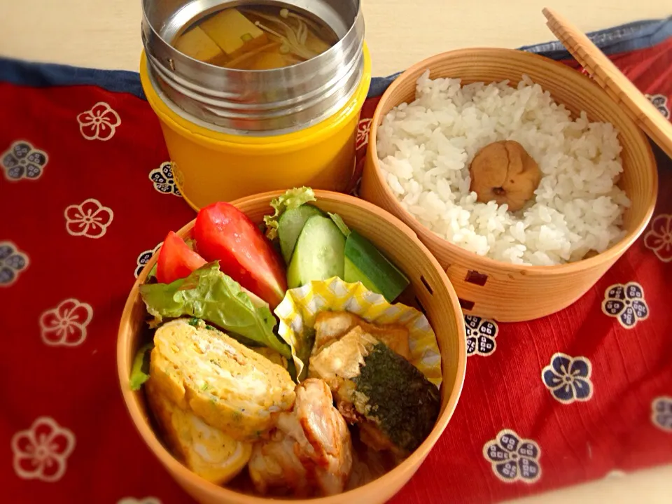 Snapdishの料理写真:アジの蒲焼きと鶏の塩レモン焼き弁当。豆腐のエノキのとろとろ餡汁つき。|Junさん