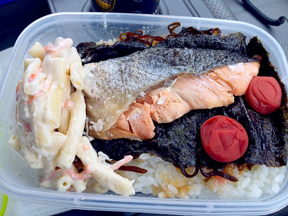 お弁当…セブンのマカロニサラダ添え💦|風流料理人さん