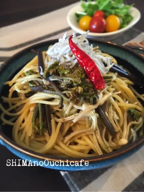 『わらびアレンジ！煮物以外にも♪ ワラビとエノキとシラスの和風パスタ』 #SHIMAのオウチカフェ|SHIMAさん