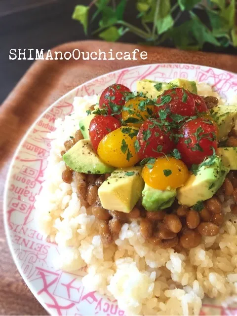 Snapdishの料理写真:『朝ごはんに♪いつもの納豆をアレンジ！アボトマイタリアン納豆丼』 #SHIMAのオウチカフェ|SHIMAさん