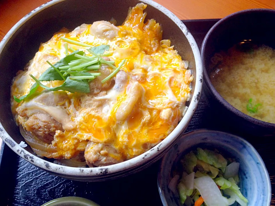 奥久慈卵の親子丼800円也|秋山知隆さん