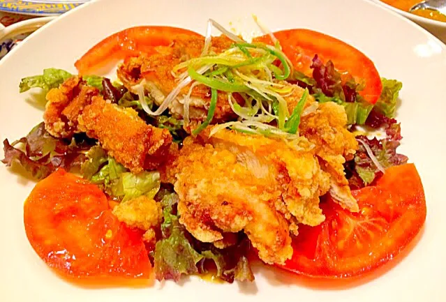 鶏肉の唐揚げとサラダ - Fried chicken on salad 😋✨❤️|Liezlさん