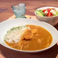 Snapdishの料理写真:チキンカレー、サラダ|サチさん