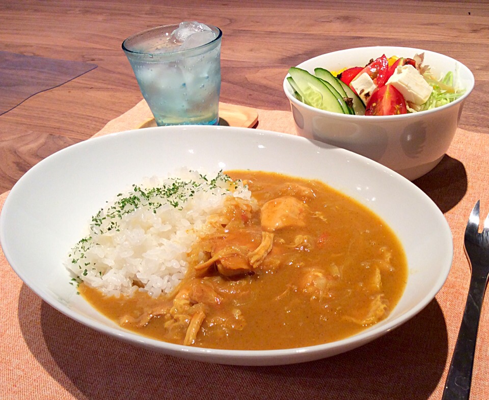 チキンカレー、サラダ