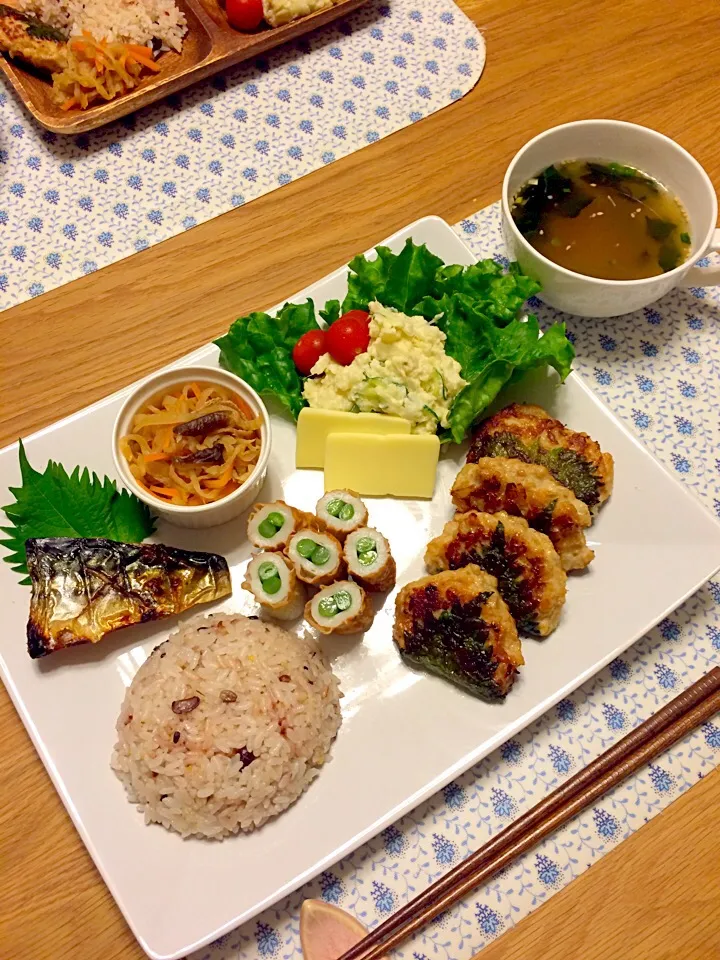 Snapdishの料理写真:夕食    鯖塩焼き  鳥挽肉大葉ハンバーグ  切干し大根  ポテトサラダなど|nanaママさん