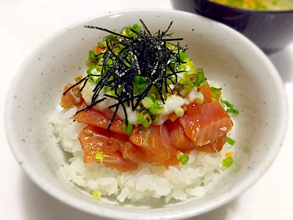 H.27.6.16の晩ご飯♪鮭の親子丼〜♡|みほままこさん