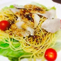 たっぷりレタスと冷しゃぶのサラダ！？パスタ！？どちらでしょうf^_^;)