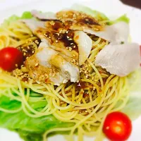 Snapdishの料理写真:たっぷりレタスと冷しゃぶのサラダ！？パスタ！？どちらでしょうf^_^;)|ぽこさん