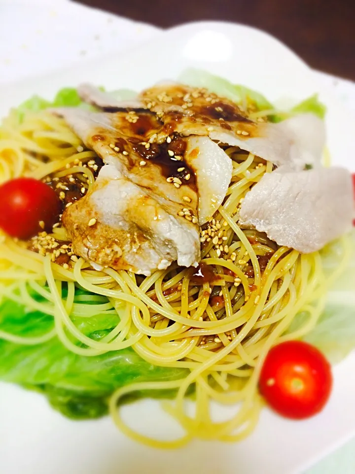 たっぷりレタスと冷しゃぶのサラダ！？パスタ！？どちらでしょうf^_^;)|ぽこさん