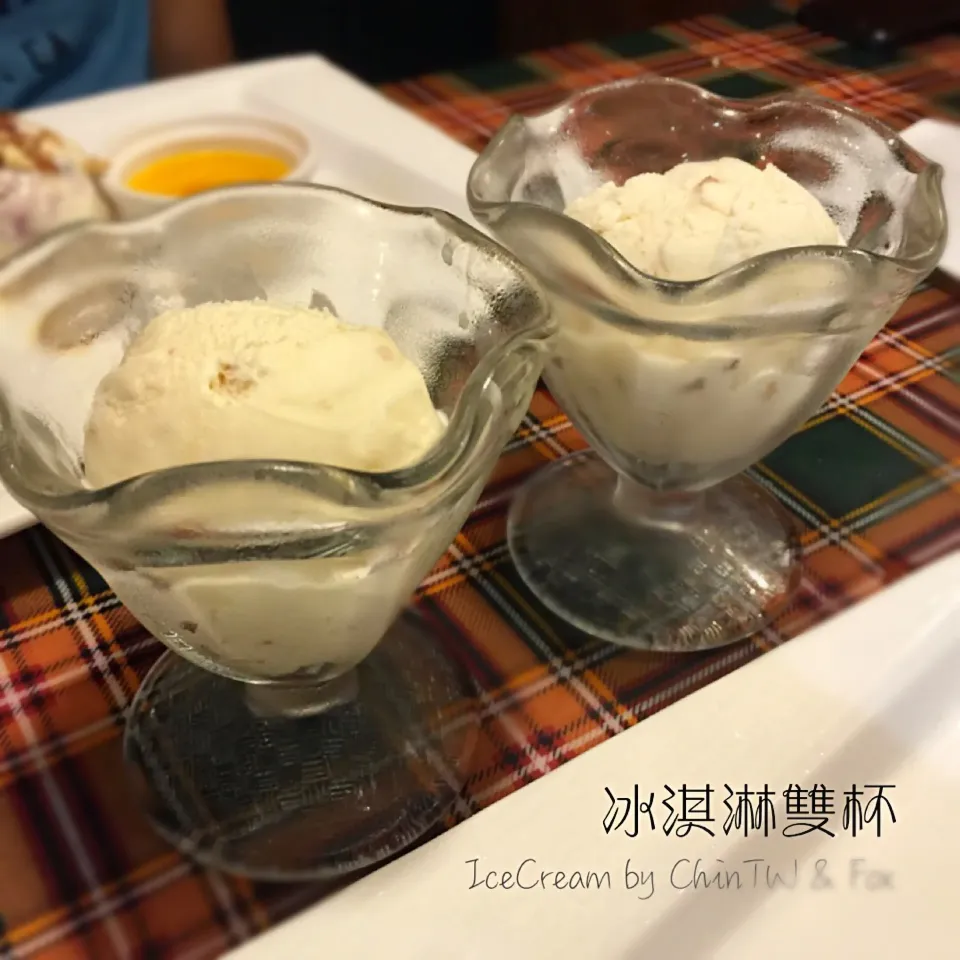 Snapdishの料理写真:冰淇淋雙杯|手牽手一起過好日子。さん