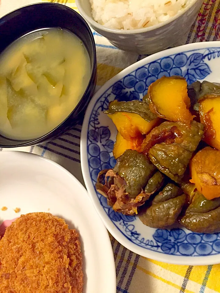 かぼちゃの煮物と豚カツとお豆腐にワカメのお味噌汁♬|satoko❤︎さん