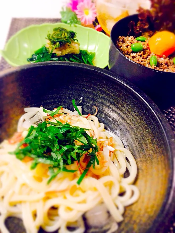 今日の晩御飯/薬味たっぷりさっぱりおろしポン酢冷やしうどん＆プチ餃子のタネ丼＆サバ缶とほうれん草とおかひじきのサラダ|BabyRIKAさん