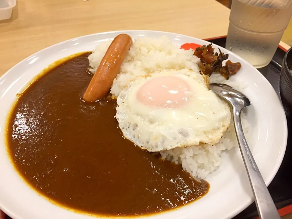 オリジナルカレー並にソーセージ目玉焼き|マハロ菊池さん