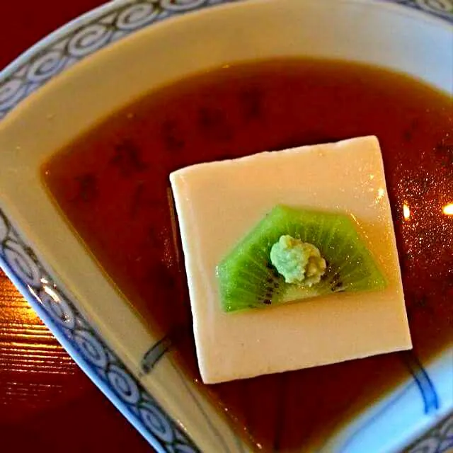 White sesame #tofu, kiwi, wasabi, dashi|CHUENCHAIさん