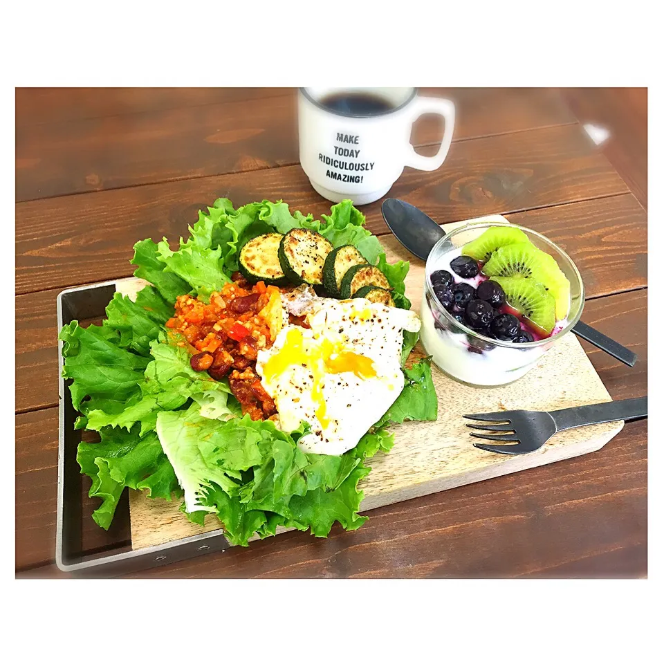 Chili con carne Salad & Fruits yogurt 🌿🍳🍴🎶|welcomeizumiさん