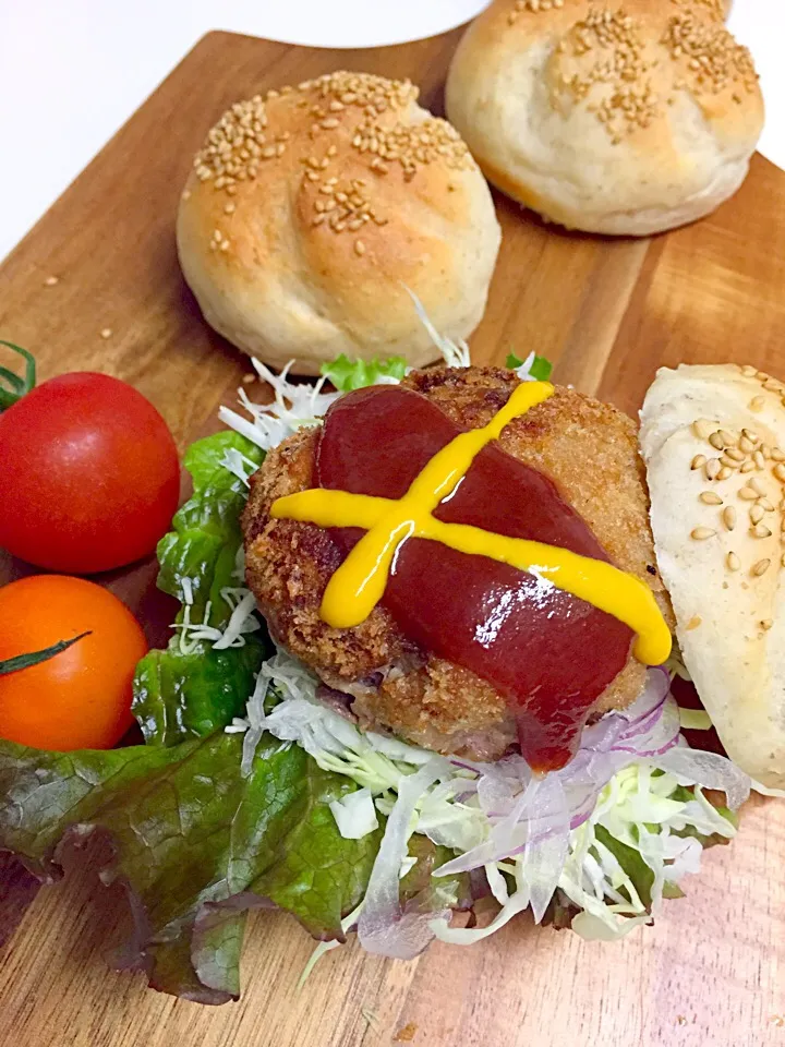 ライ麦粉入りのパンからのお豆腐と野菜のメンチカツサンド|ようくさん