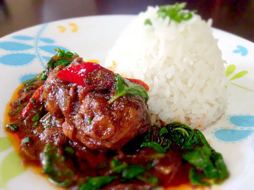 Red Chicken Curry with sweet Basil leaves © √√√|🌼 Pooja's Kitchenette 🌼さん