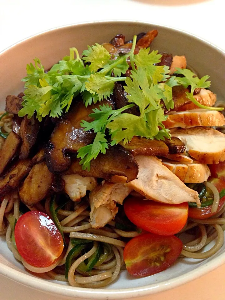 Snapdishの料理写真:Soba with teriyaki chicken and shiitake|karen limさん