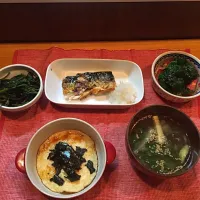 Snapdishの料理写真:鯖の塩焼き、モロヘイヤとトマトのサラダ、空芯菜のニンニク炒め、長芋焼き、味噌汁|∞sai∞さん