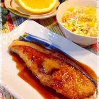 Snapdishの料理写真:みったんさんの料理 我が家のブリ照り〜💛塩麹で下味するから柔らか〜🐟|ゆうちゅんさん