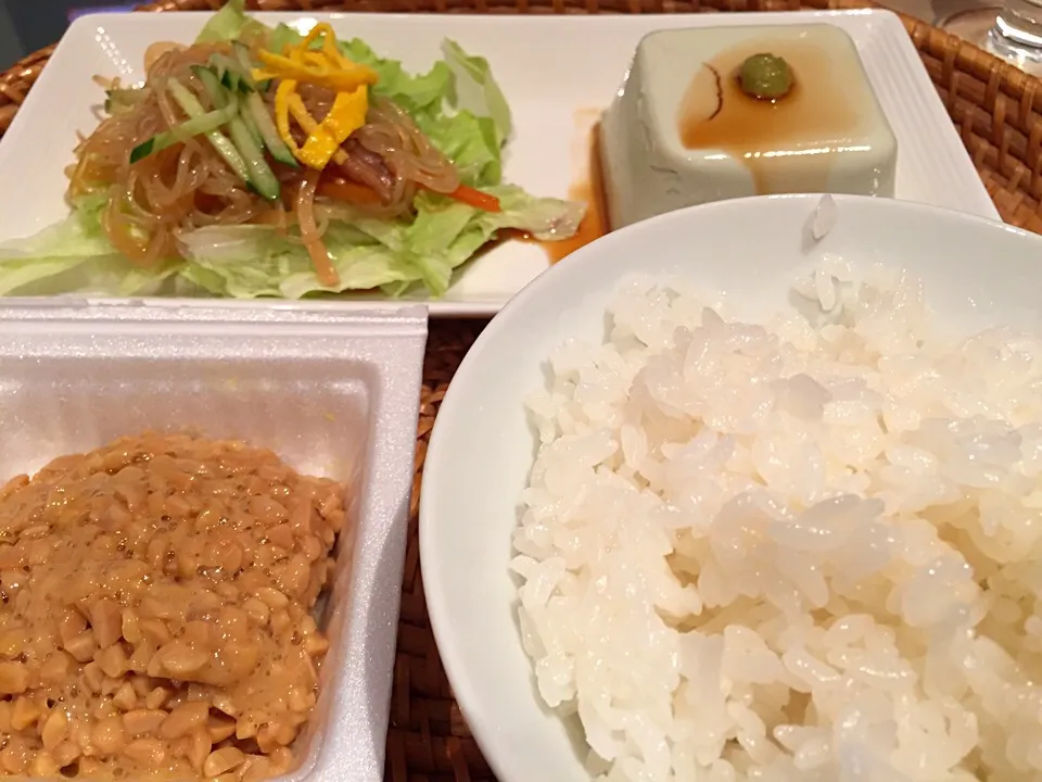 Snapdishの料理写真:夜も粗食ご飯(^◇^;)|Tomomi Booさん