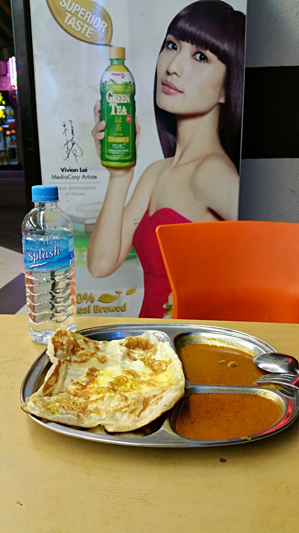 Roti Prata is a fried flour-based pancake that is cooked over a flat grill.|秋平さん