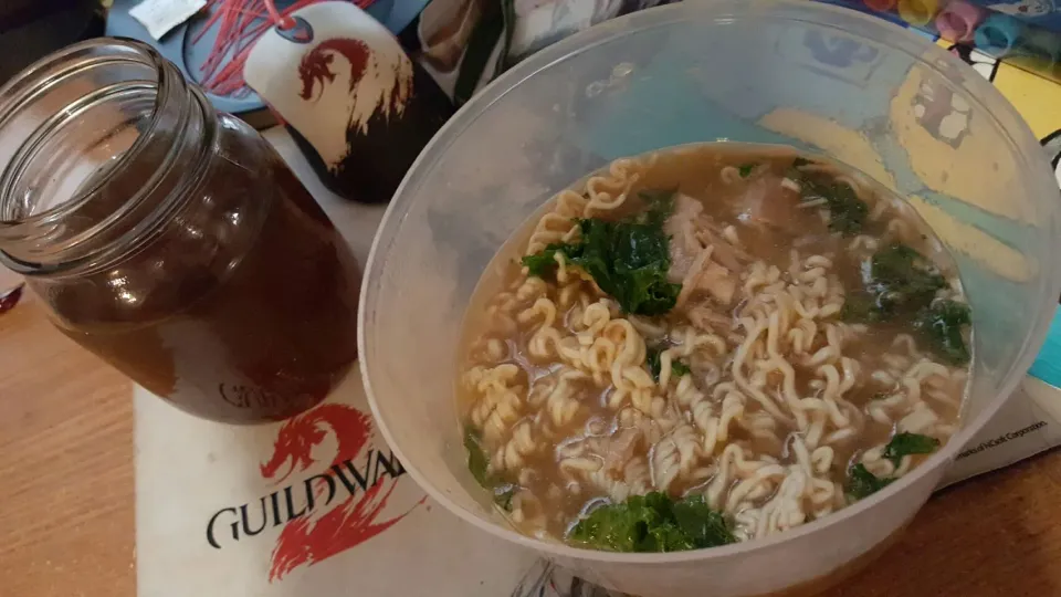 packaged Ramen noodle lunch. with stuff. because who wants plain ramen !|Desiree Carmanさん