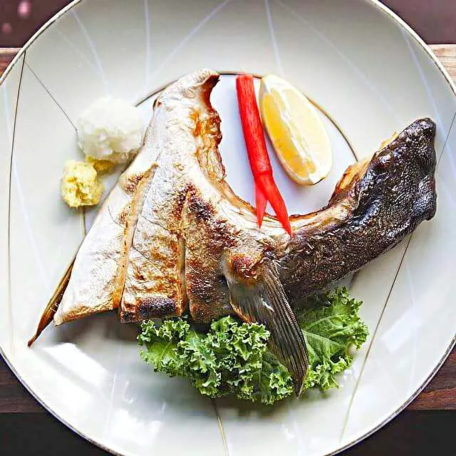 Hamachi Kama Shioyaki (salt broiled yellowtail collar).|CHUENCHAIさん