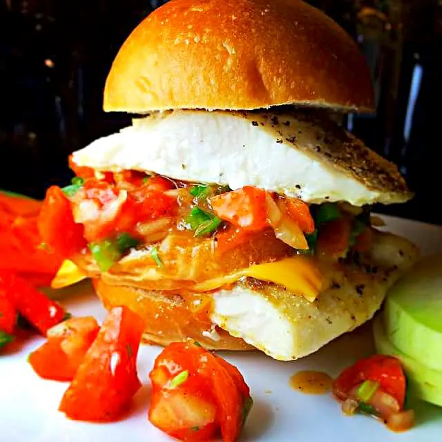 Broiled halibut double Filet O Fish homemade sandwich jalapeno relish|CHUENCHAIさん