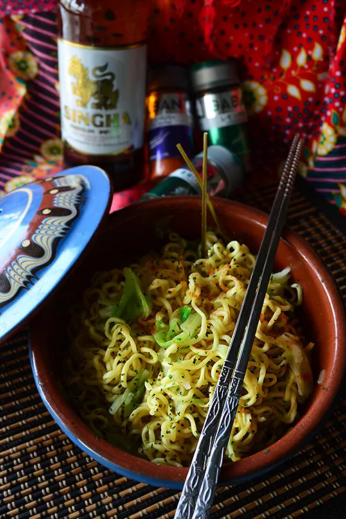 カップ塩焼きそばをタイの屋台で食べるパッタイ風に。　-　スパイス大使　- #うちバル #金魚の肴|青山金魚さん