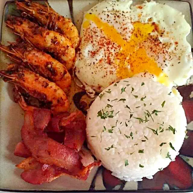 shrimp scampi ,eggs,rice ,bacon|CHUENCHAIさん