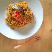 Snapdishの料理写真:Spicy salmon pasta|inkainoviaさん