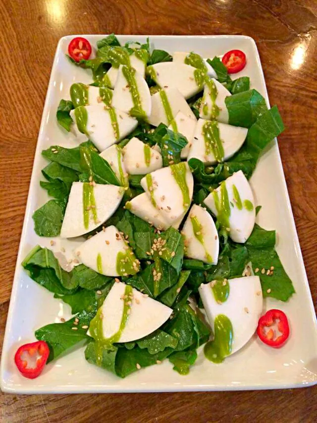 salad turnips,turnip greens,chive dressing|CHUENCHAIさん