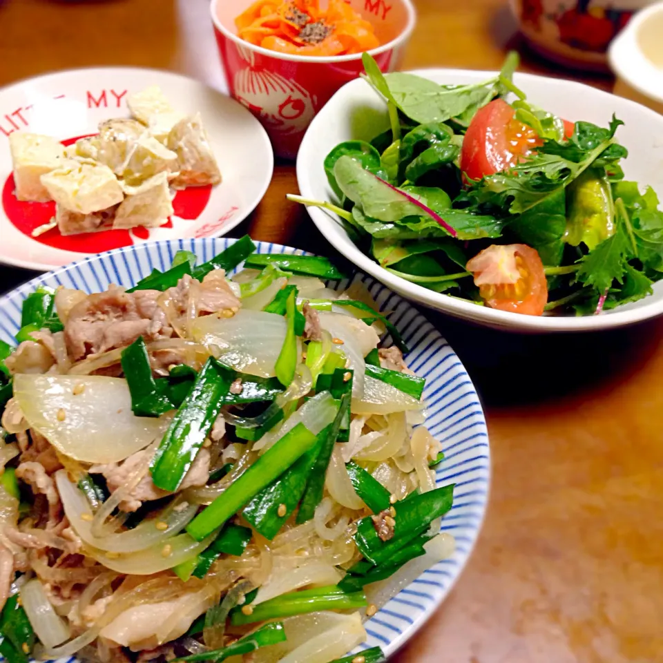 豚肉と春雨とニラの炒め物、ベビーリーフサラダ、人参マリネ、角切りポテトのマヨ和え|hayuさん