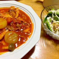 Snapdishの料理写真:餃子の皮でラビオリ風のトマトスープ煮♡|yukaaaaaさん