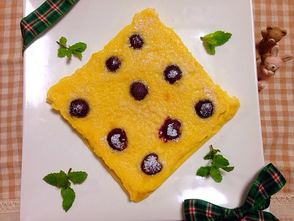 ももさんの料理 いちごのクラフティー🍓混ぜて焼くだけ😊 アメリカンチェリー🍒のクラフティ(o'ー'o)|きゃずさん