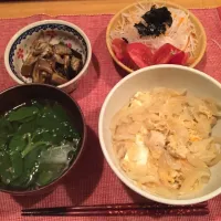 親子丼、大根サラダ、ナスと舞茸炒め、モロヘイヤスープ|∞sai∞さん