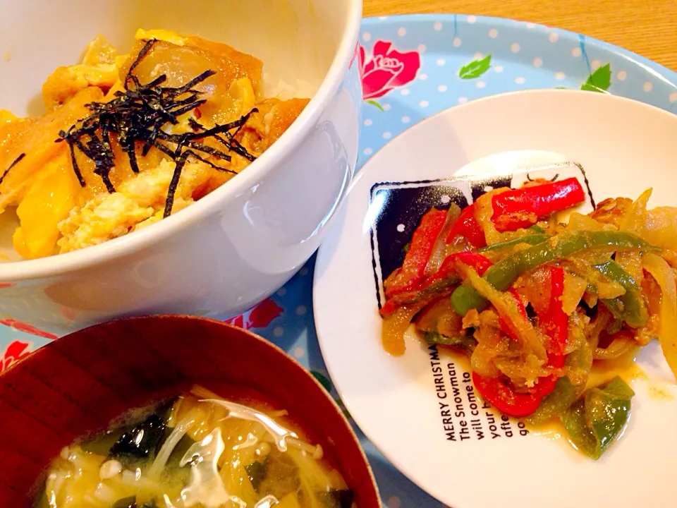 お揚げ丼☆ピーマン胡麻味噌炒め☆えのきわかめみそ汁|Yuki Emiさん