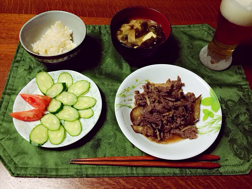 プルコギ茄子炒め サラダ お味噌 玄米入りご飯 ビール|Ａｋａｒｉ♡さん